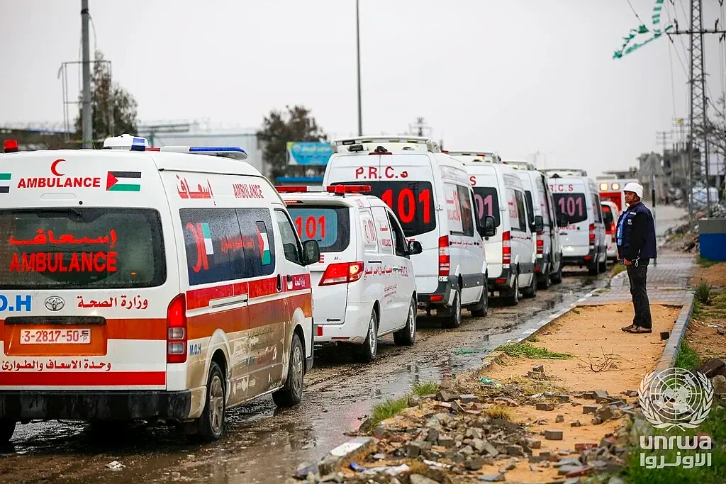 A line of Palestinian Red Crescent ambulances waiting at the Rafah crossing for a medical evacuation.